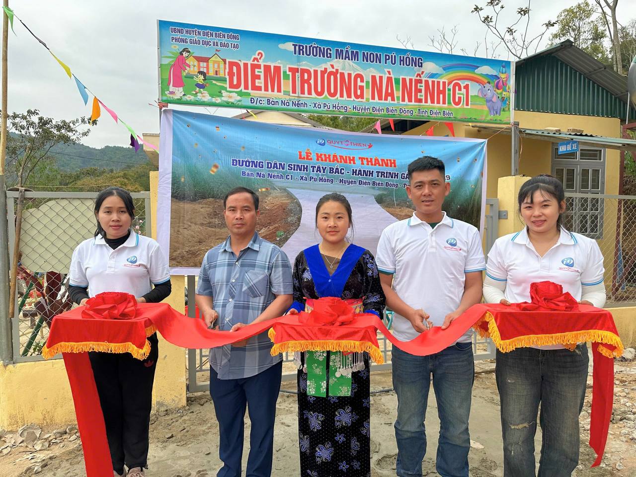 Biểu tượng tổ chức hỗ trợ cờ bạc bên ngoài